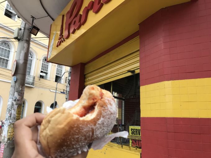 Na Paris Panificadora & Mercadinho só tem 01 sabor de Sonho: Goiabada e sempre foi assim. =)