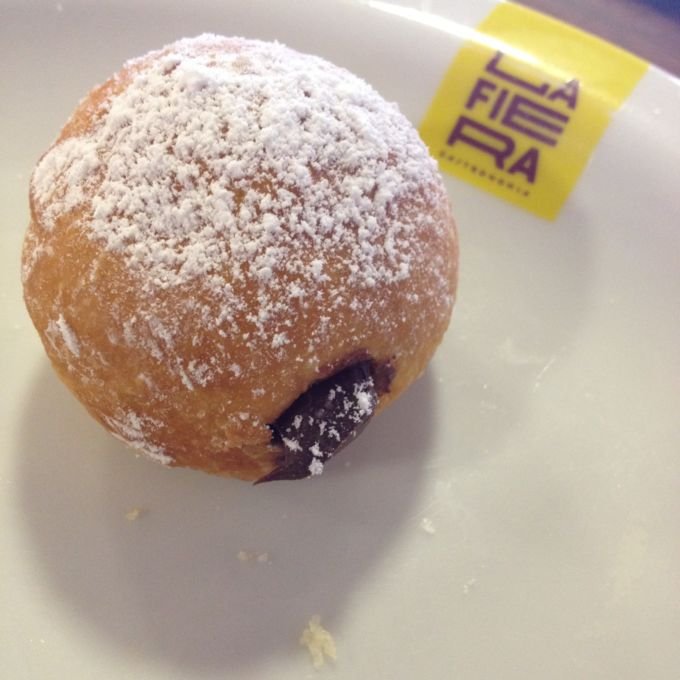 Sonho de Nutella, na versão mini para o buffet de café da manhã.