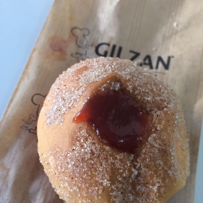 Reparou que Gilzan passa no açucar cristal ?! Bem artesanal mesmo. <3