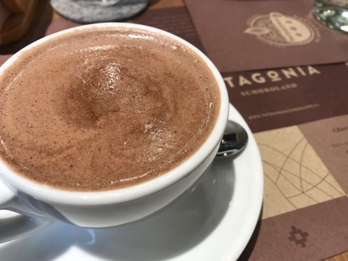 Chocolate Caliente espeso. Localizada na Calle Carmencita 106, Las Condes. Instagram: @patagoniashokoland