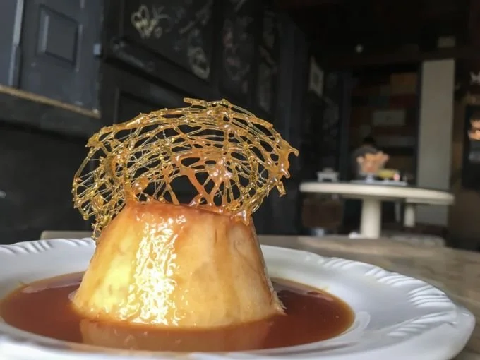 Pudim de Tapioca - as memória afetiva dos almoços de domingo em família de Gabriel Guerra, bartender no Larribar e filho de Rosa, agora no Menu do Larriquerri.